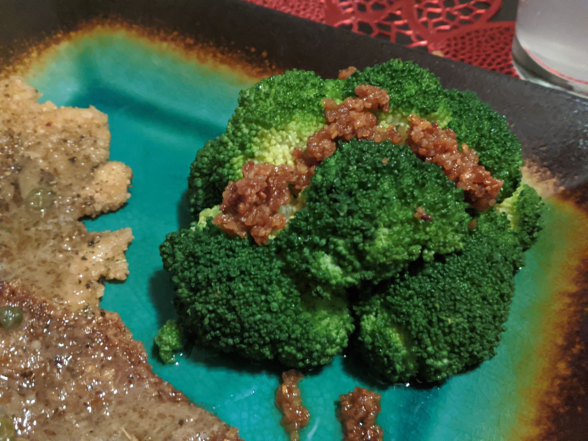 Broccoli con burro chiarificato e aglio arrostito in padella