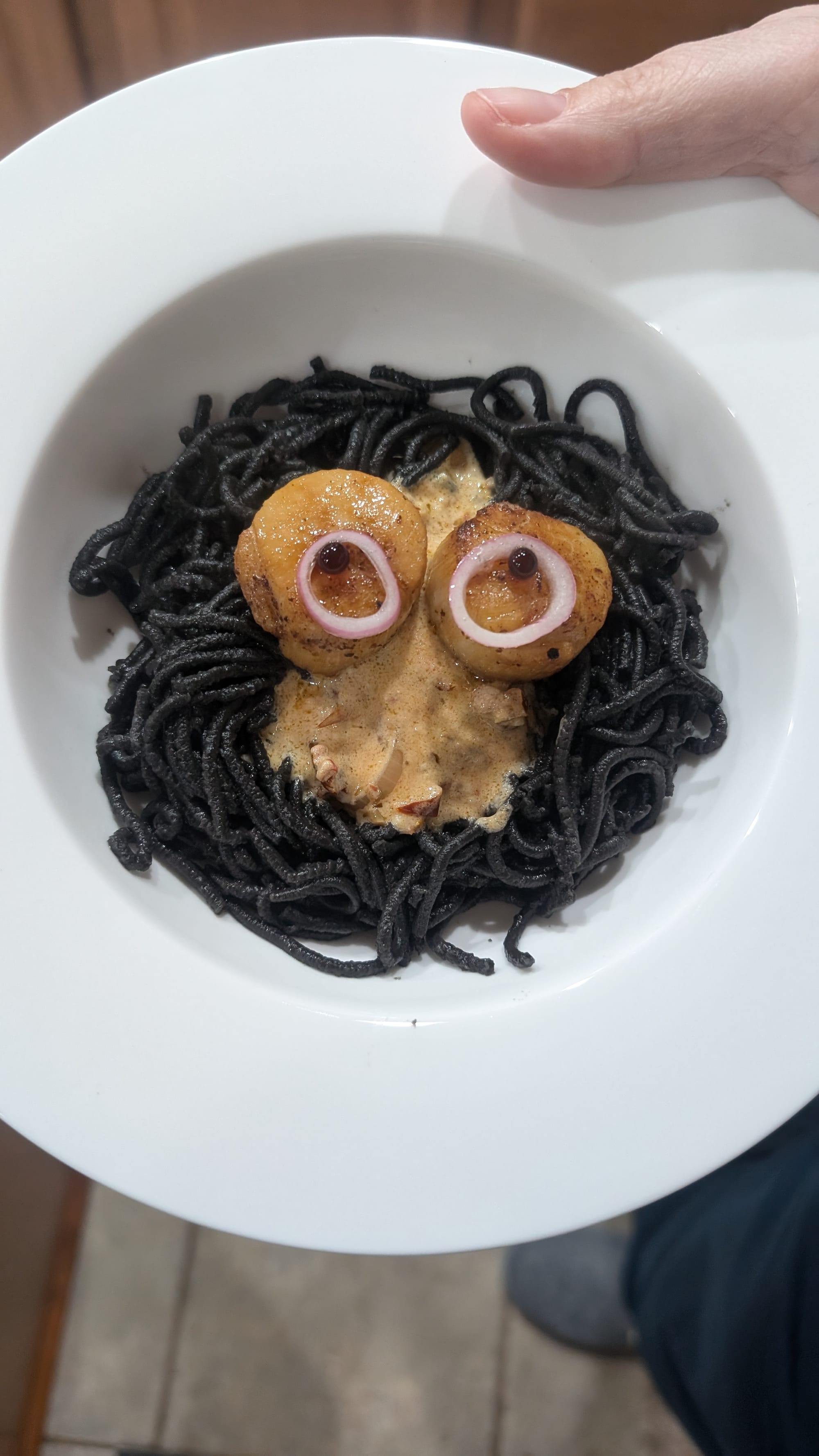 Pasta al Nero di Seppia con Capesante al Burro Nocciola e Alfredo ai Pomodori Secchi